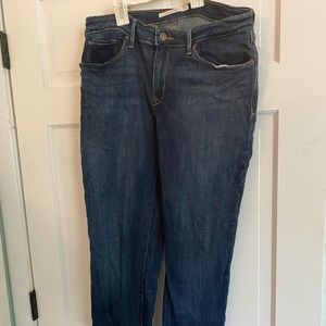 Levi Mid Rise Straight cut blue jeans